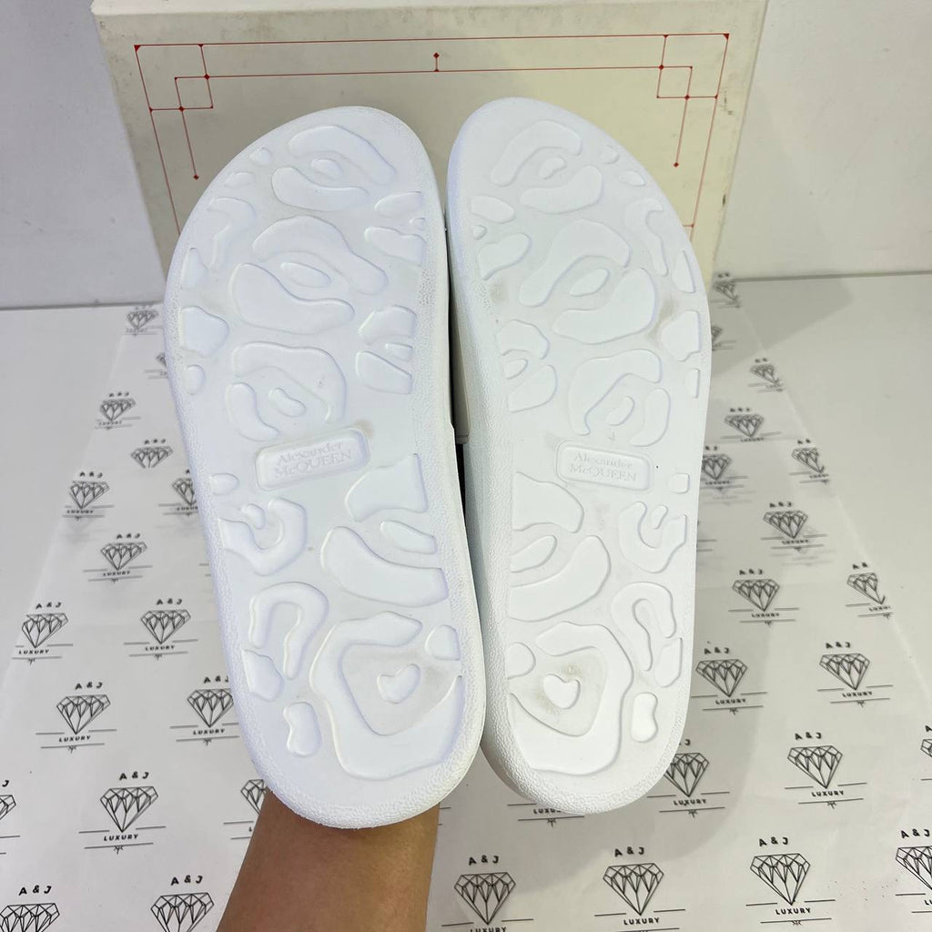 [PRE LOVED] Alexander Mcqueen Logo Embossed Pool Slides in White Size 42EU