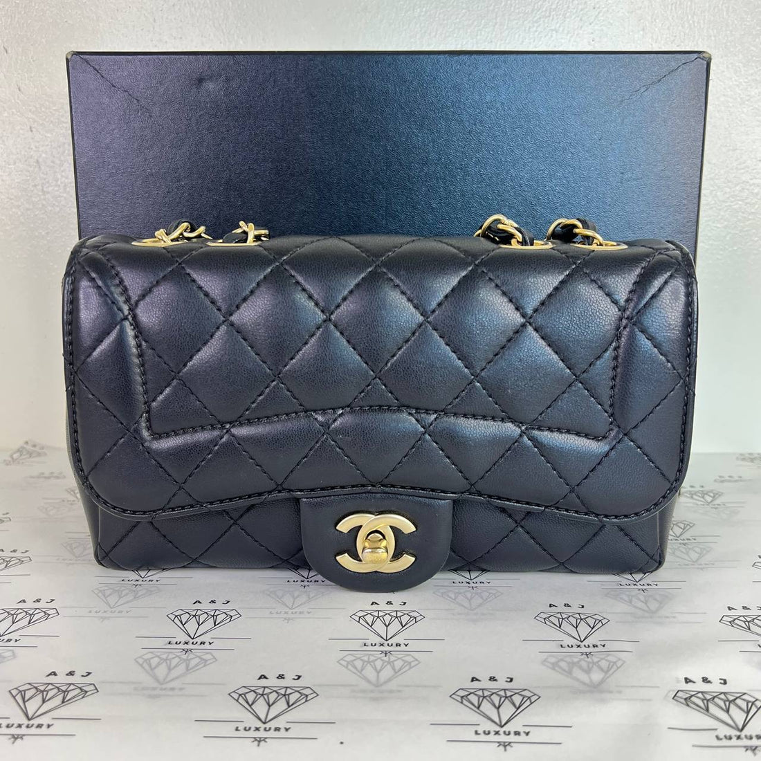 [PRE LOVED] Chanel Mademoiselle Chic Flap Bag in Black Lambskin GHW (Series 21)