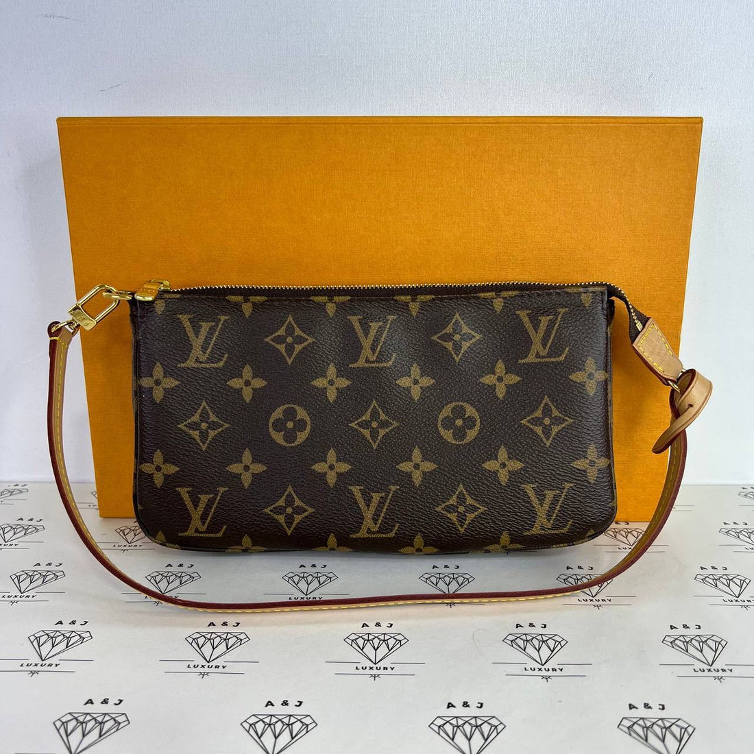 [PRE LOVED] Louis Vuitton Pochette Accessoires in Monogram Canvass (MB4230)