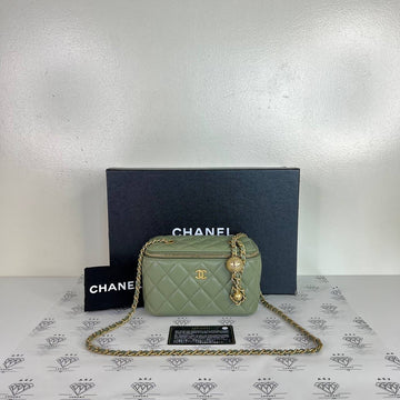 [PRE LOVED] Chanel Vanity Pearl Crush in Green Lambskin Leather GHW (Series 31)