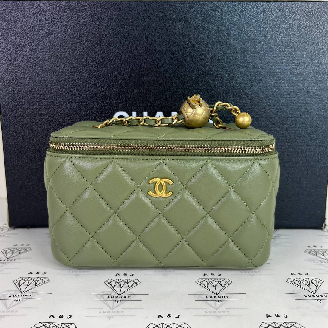 [PRE LOVED] Chanel Vanity Pearl Crush in Green Lambskin Leather GHW (Series 31)