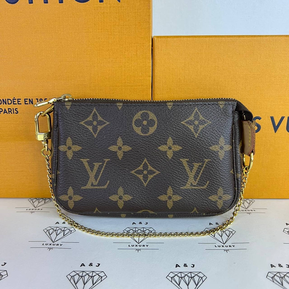 [PRE LOVED] Louis Vuitton Mini Pochette in Monogram Canvass (SF0244)