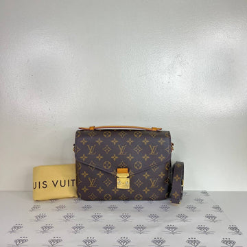 [PRE LOVED] Louis Vuitton Pochette Metis in Monogram Canvass (SR0167)