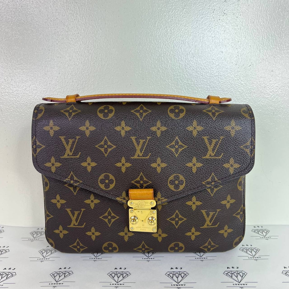 [PRE LOVED] Louis Vuitton Pochette Metis in Monogram Canvass (SR0167)