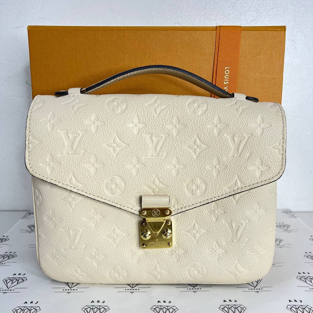 [PRE LOVED] Louis Vuitton Pochette Metis in Creme Empreinte Leather GHW (DU1119)