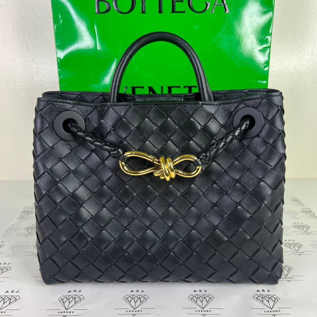 [PRE LOVED] Bottega Veneta Small Andiamo in Black GHW