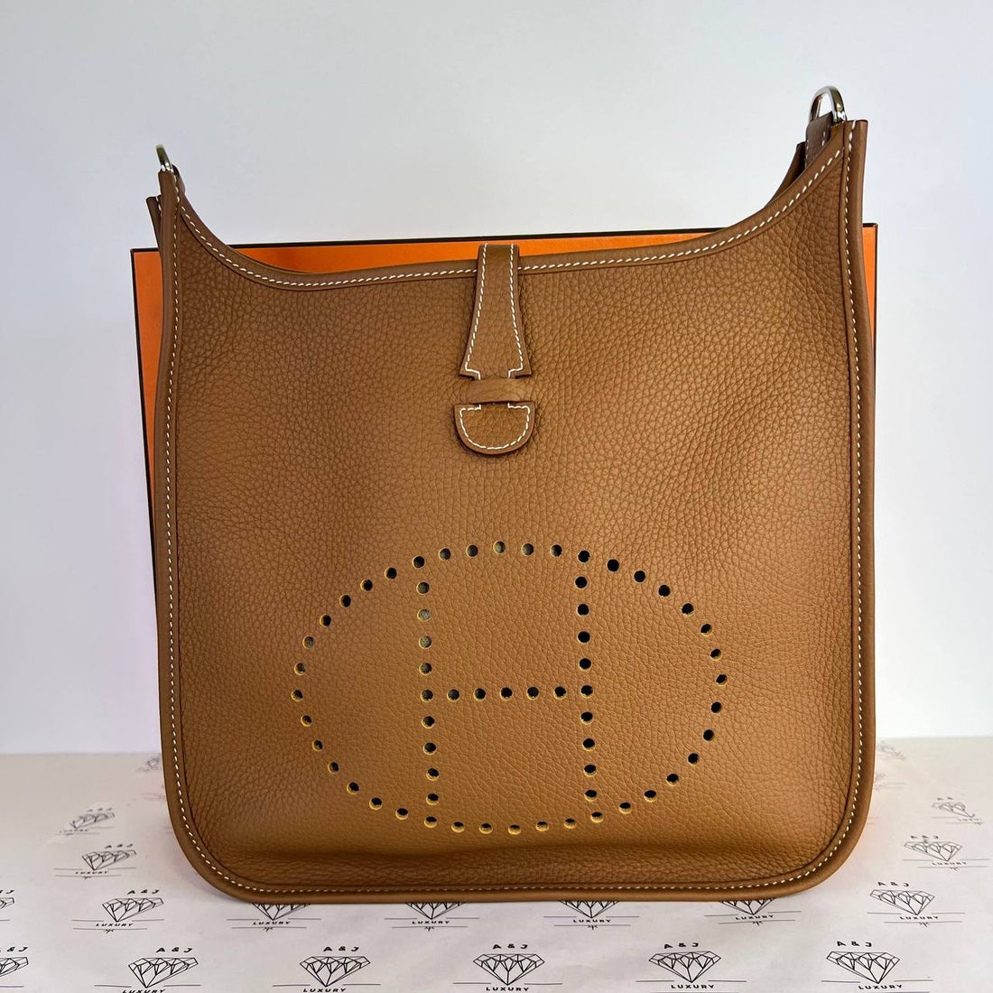 [BRAND NEW] Hermes Evelyne PM III 29 in Gold Clemence Leather PHW (Stamp K - 2025)
