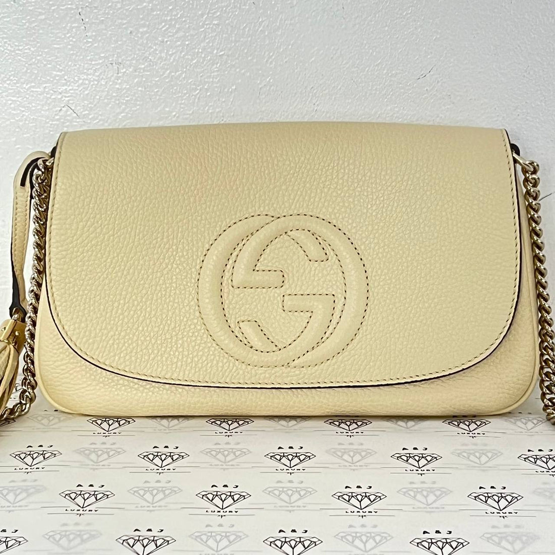 [PRE LOVED] Gucci Soho Chain Crossbody Bag in White GHW