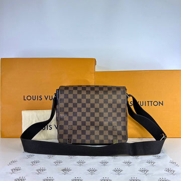 [PRE LOVED] Louis Vuitton District PM in Damier Ebene Canvass (CA4176)