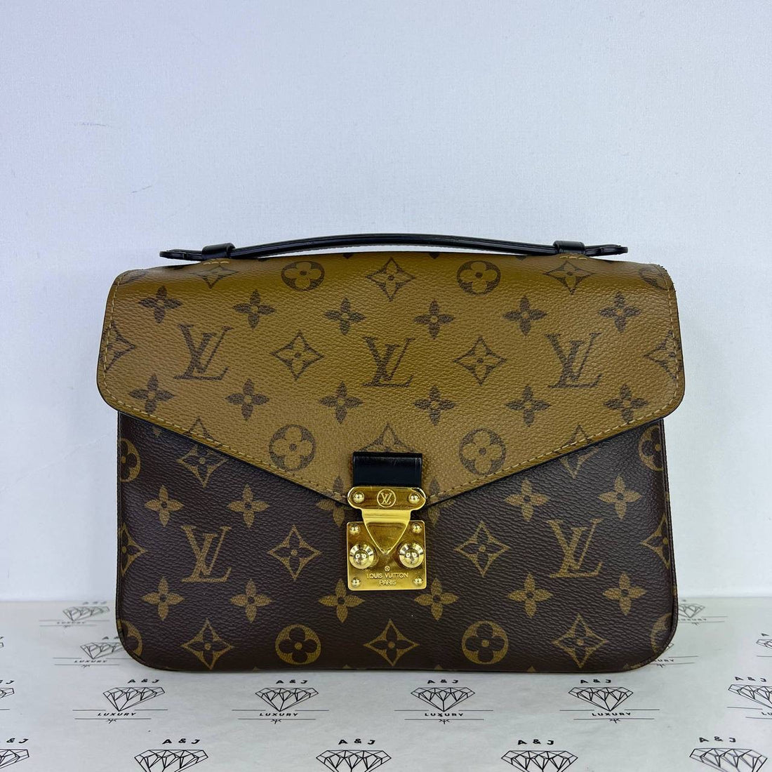 [PRE LOVED] Louis Vuitton Pochette Metis in Reverse Monogram Canvass (FO1199)