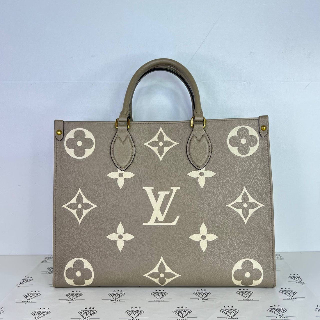 [PRE LOVED] Louis Vuitton OnTheGo MM in Tourterelle/Creme Bicolor Empreinte Leather (microchipped)