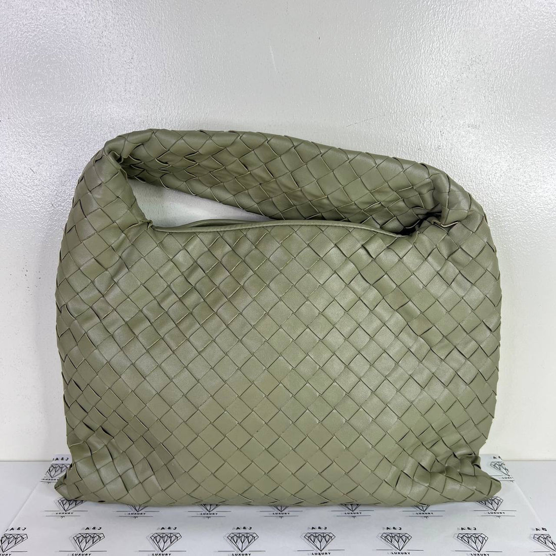 [PRE LOVED] Bottega Veneta Hop in Travertine Intrecciato Leather