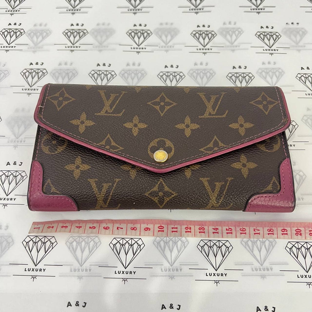 [PRE LOVED] Louis Vuitton Retiro Long Wallet in Monogram Fuchsia interior GHW