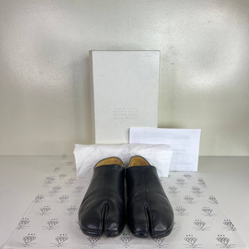 [PRE LOVED] Maison Margiela Men's Tabi Leather Flats in Black Size 42EU