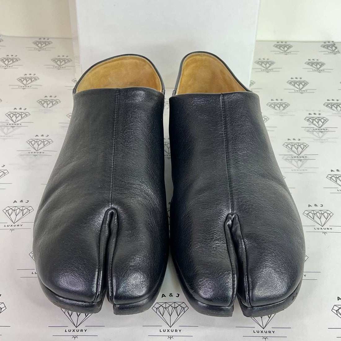 [PRE LOVED] Maison Margiela Men's Tabi Leather Flats in Black Size 42EU