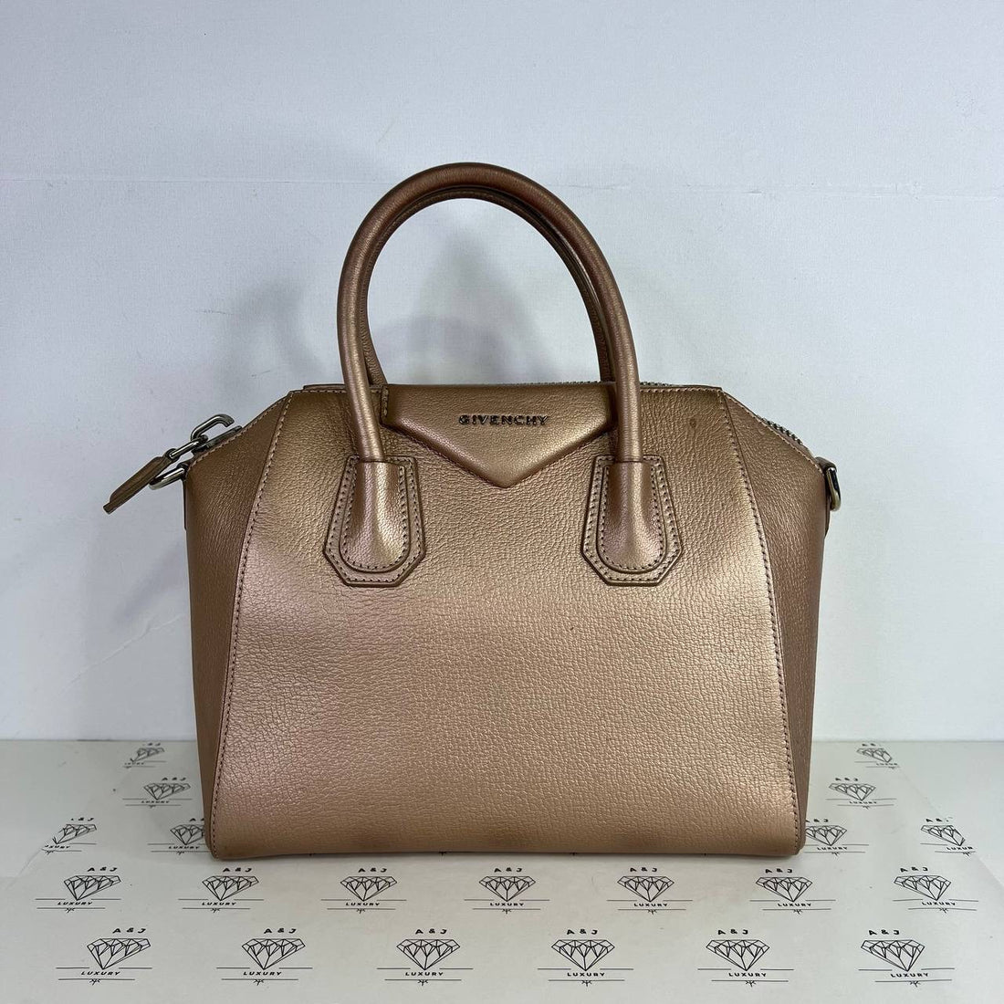 [PRE LOVED] Givenchy Small Antigona in Rosegold Goatskin Leather SHW