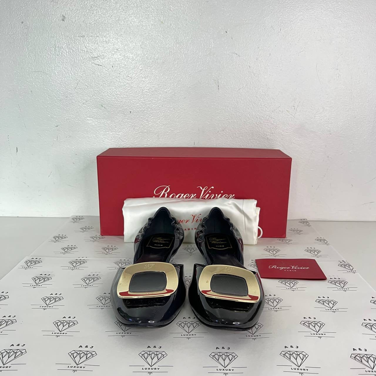 [PRE LOVED] Roger Vivier D'Orsay Leather Flats in Black Size 39.5EU