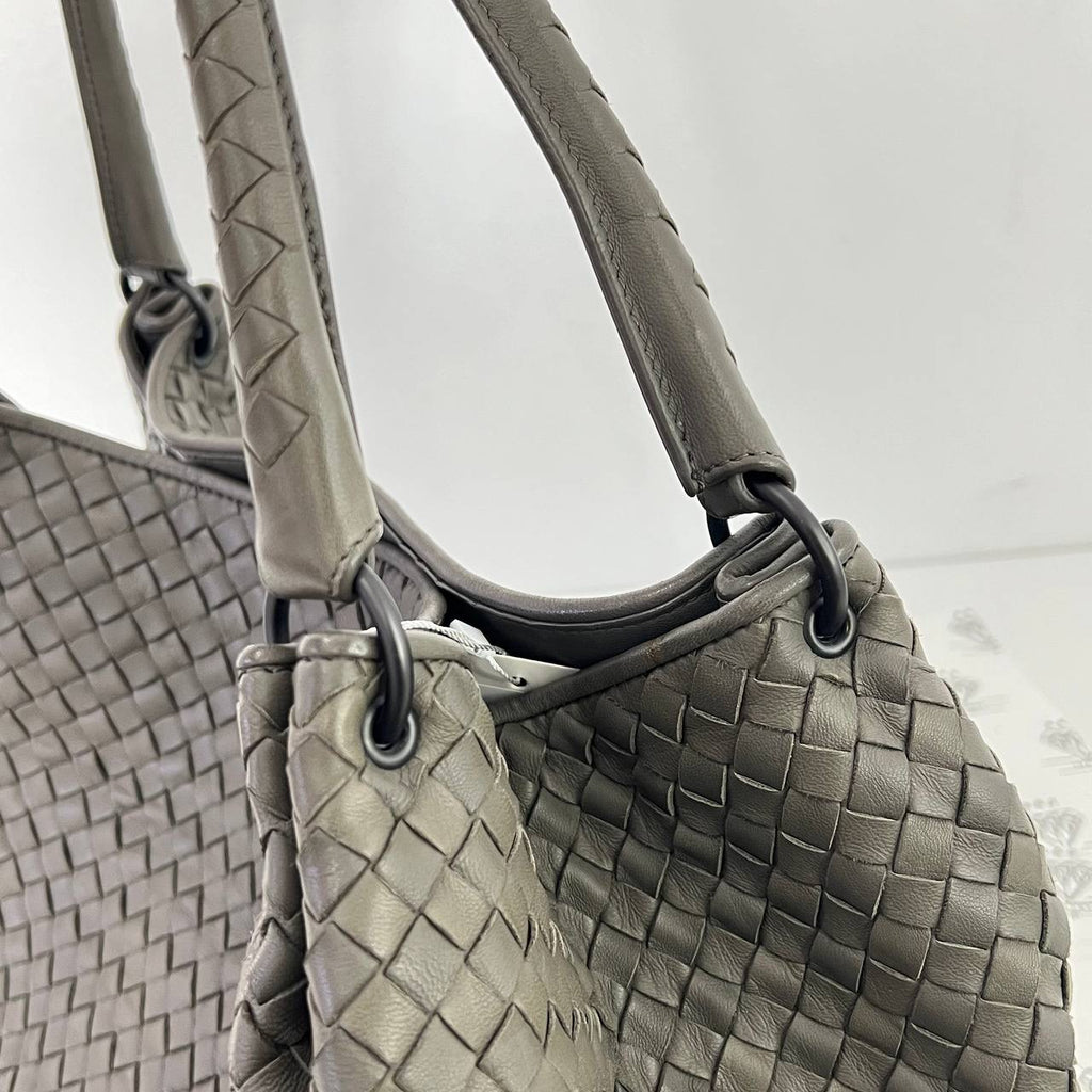[PRE LOVED] Chanel Seasonal Never Ending Chain Flap in White Caviar AGHW (microchipped)