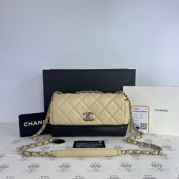 [PRE LOVED] Chanel Seasonal Bicolor Single Flap Bag in Beige/Black Lambskin/Caviar Leather SHW (Series 19)
