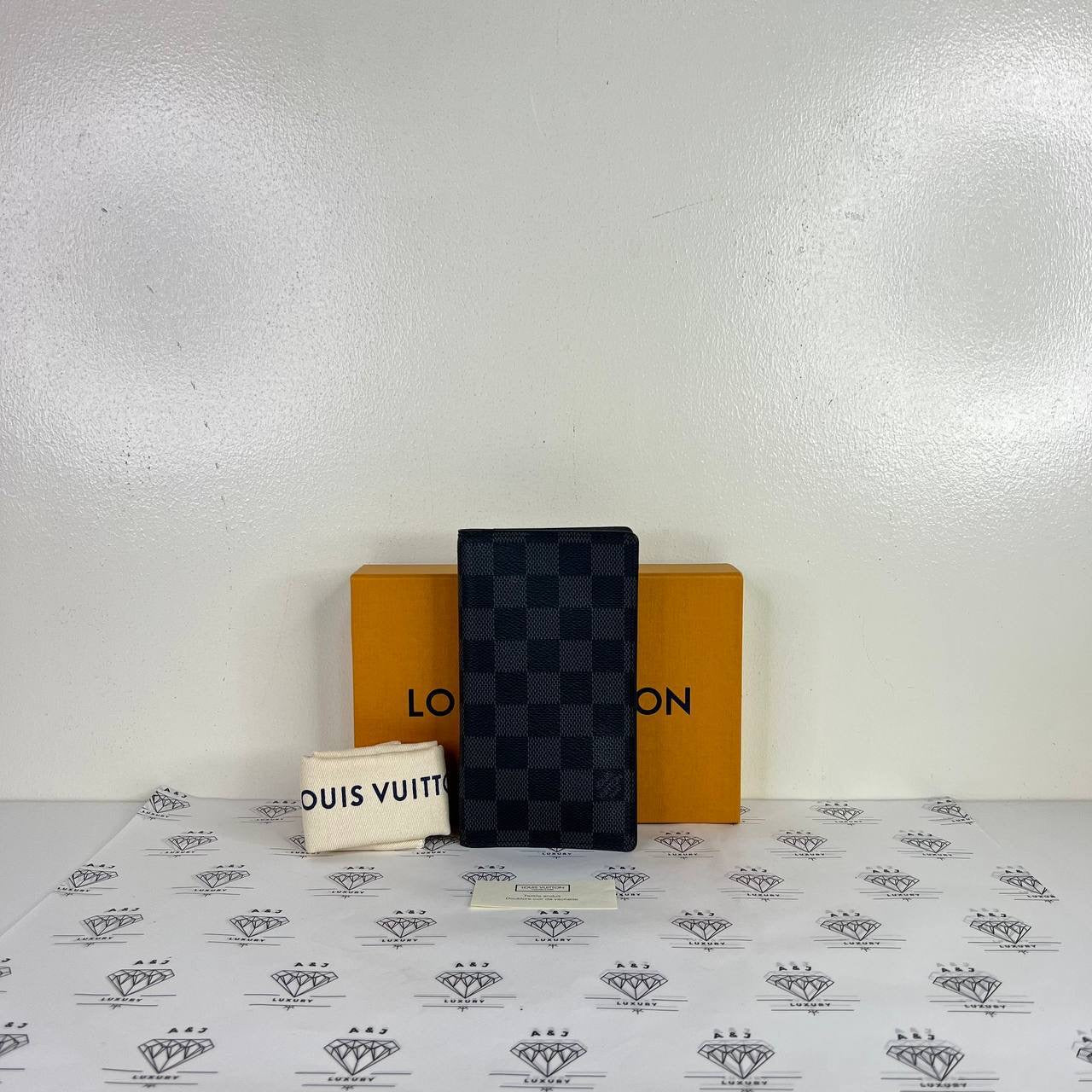 [PRE LOVED] Louis Vuitton Men's Medium Cardholder in Damier Graphite (RA2128)