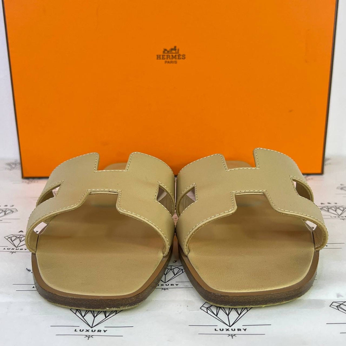 [PRE LOVED] Hermes Oran Sandals in Beige Taille Size 37EU