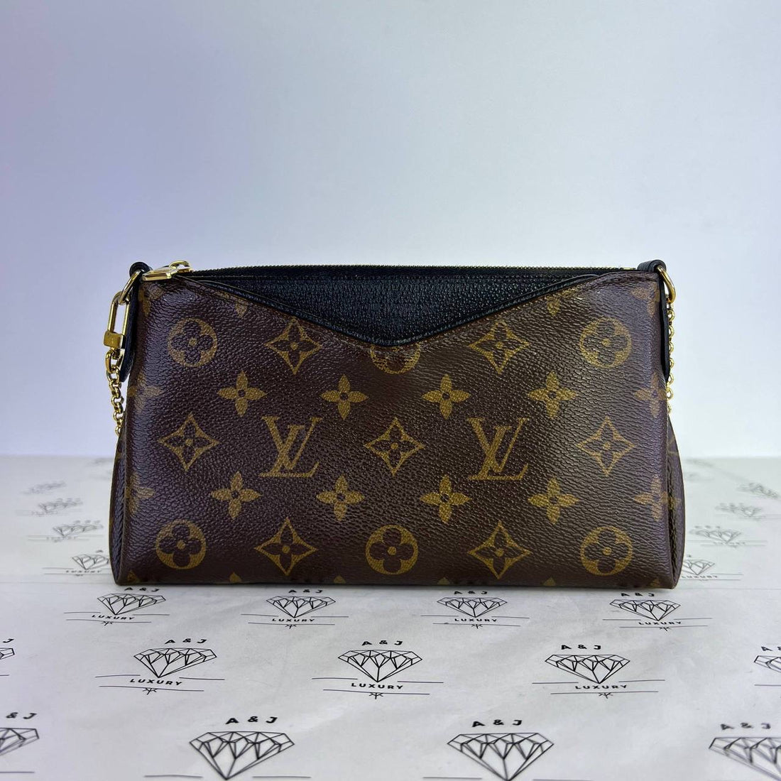 [PRE LOVED] Louis Vuitton Pallas Clutch in Monogram Canvass Black Interior (GI0197)