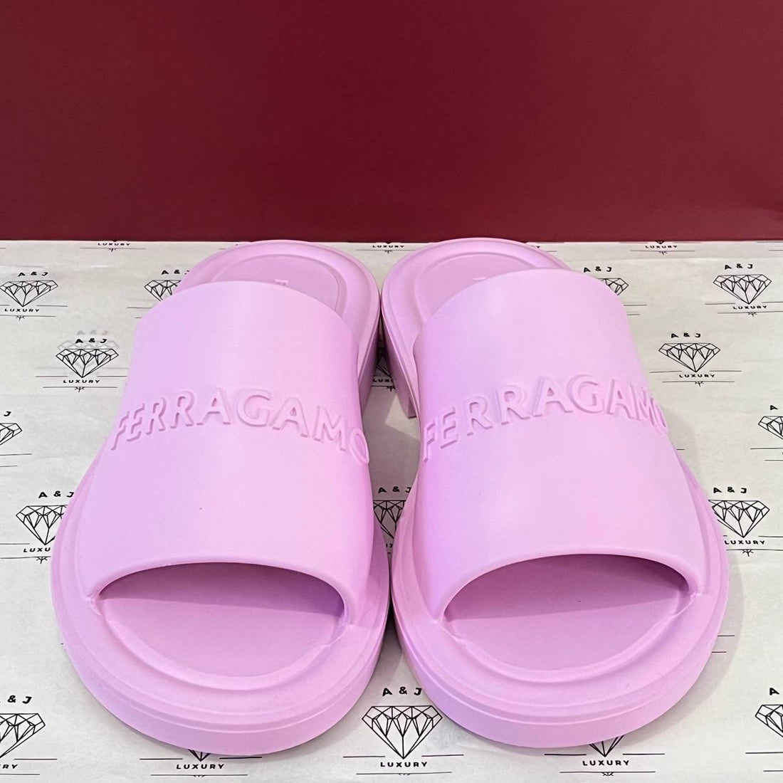 [BRAND NEW] Salvatore Ferragamo Giuneva Slides in Pink Size 7