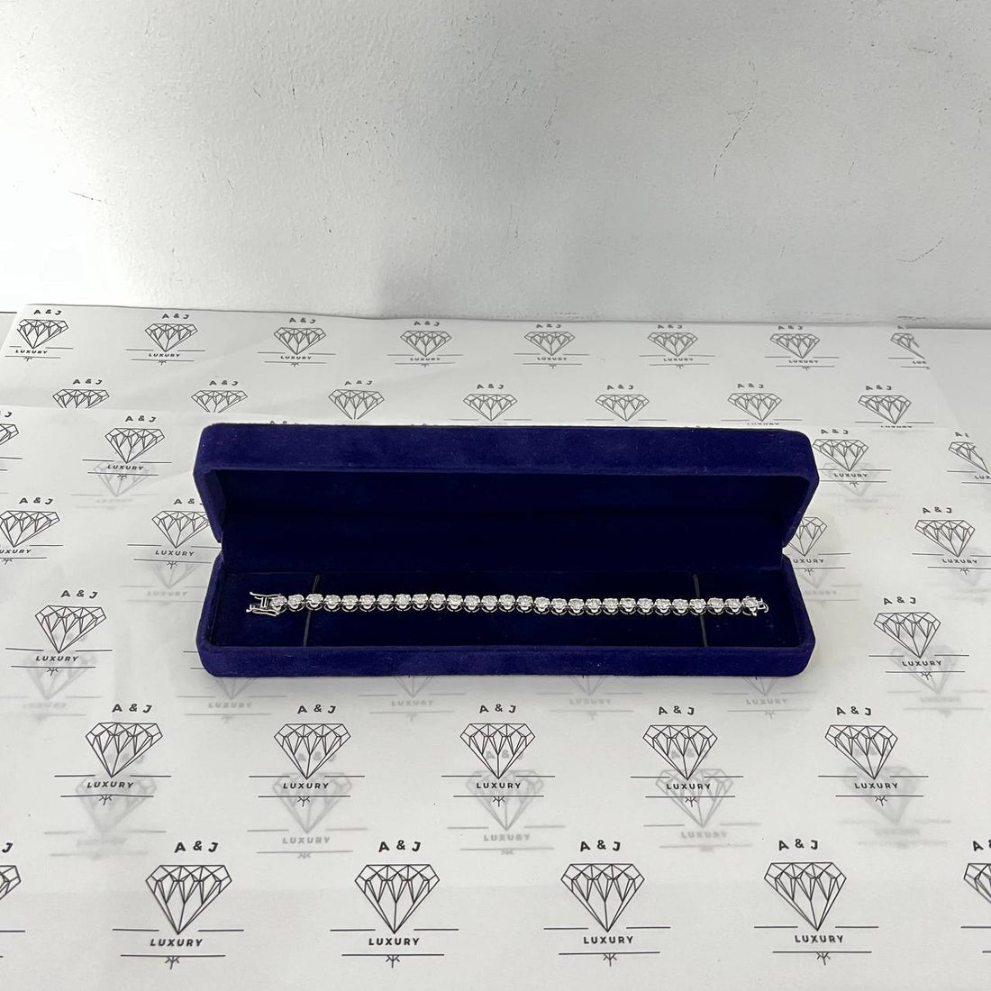 [PRE LOVED] 10 Carat Tennis Bracelet Round Brilliant Cut 18K White Gold