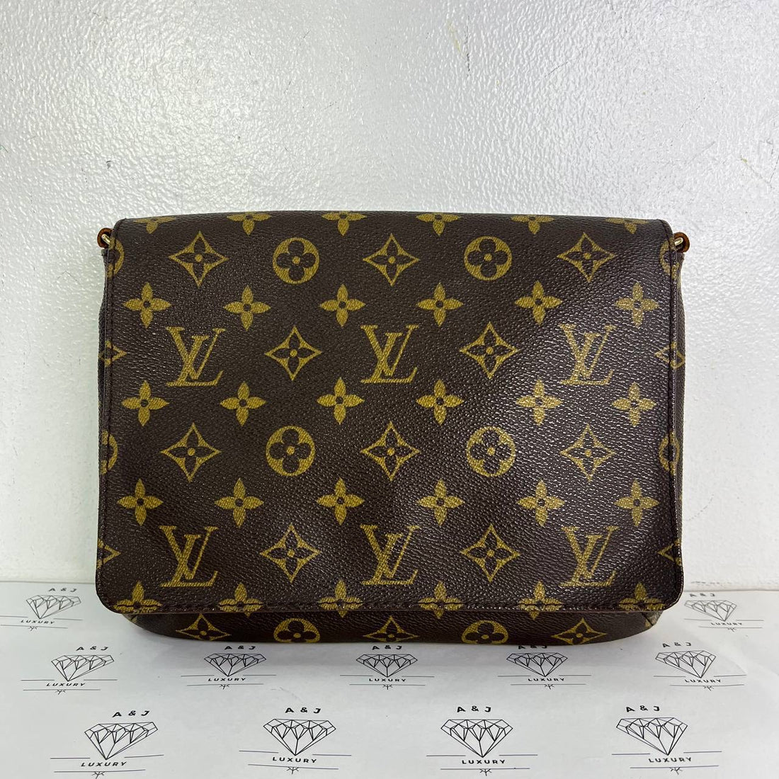 [PRE LOVED] Louis Vuitton Musette Tango in Monogram Canvass (SP0949)