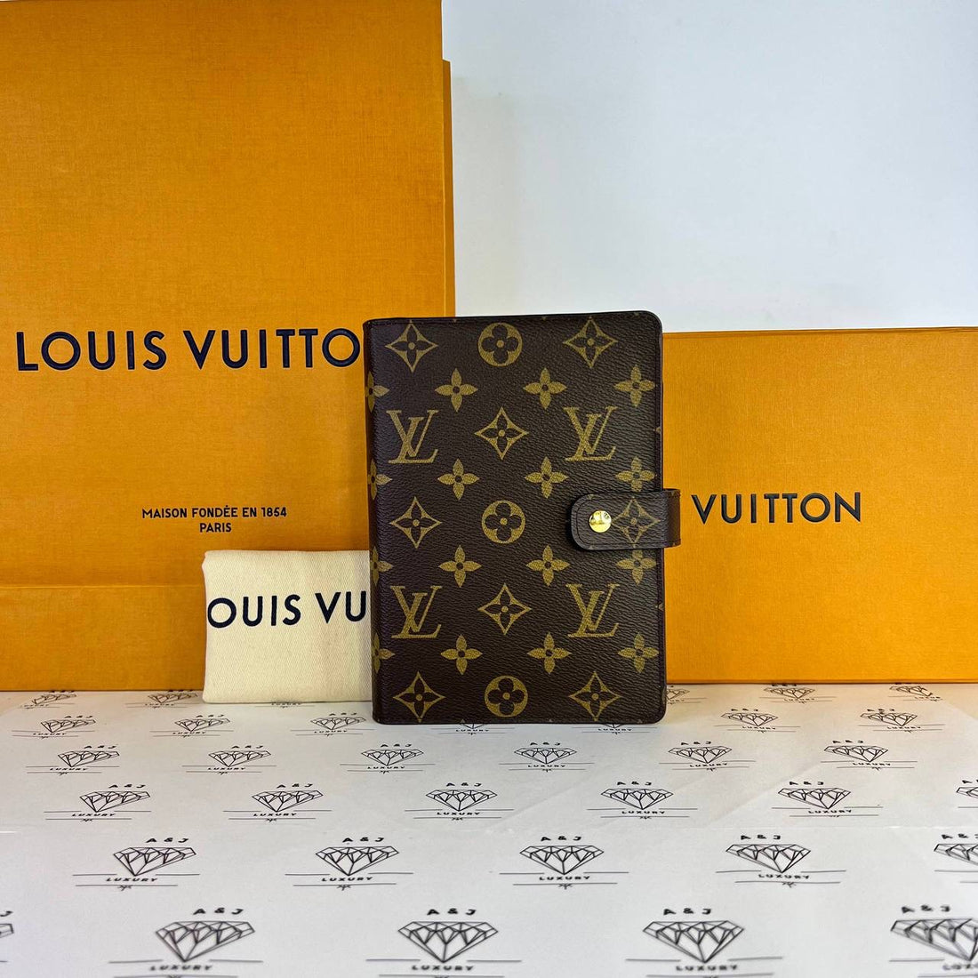 [PRE LOVED] Louis Vuitton Large Ring Agenda Cover in Monogram Canvass (microchipped)