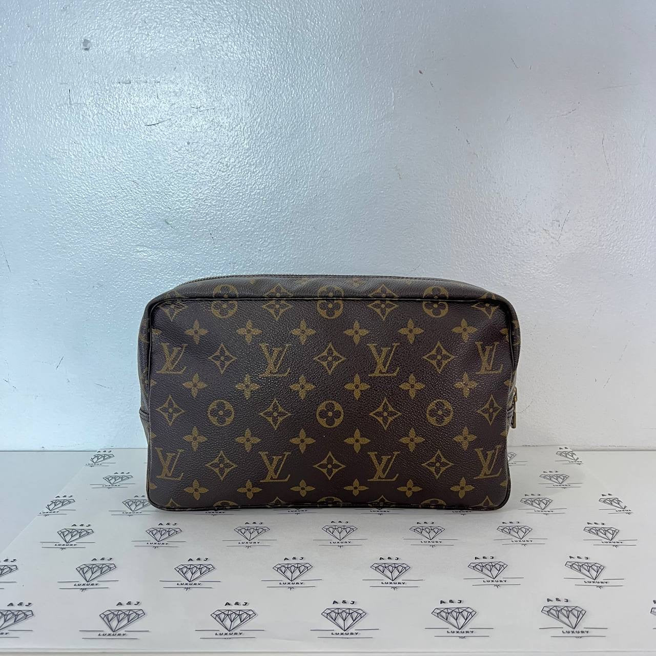 [PRE LOVED] Louis Vuitton Trousse 28 in Monogram Canvass (N00909)