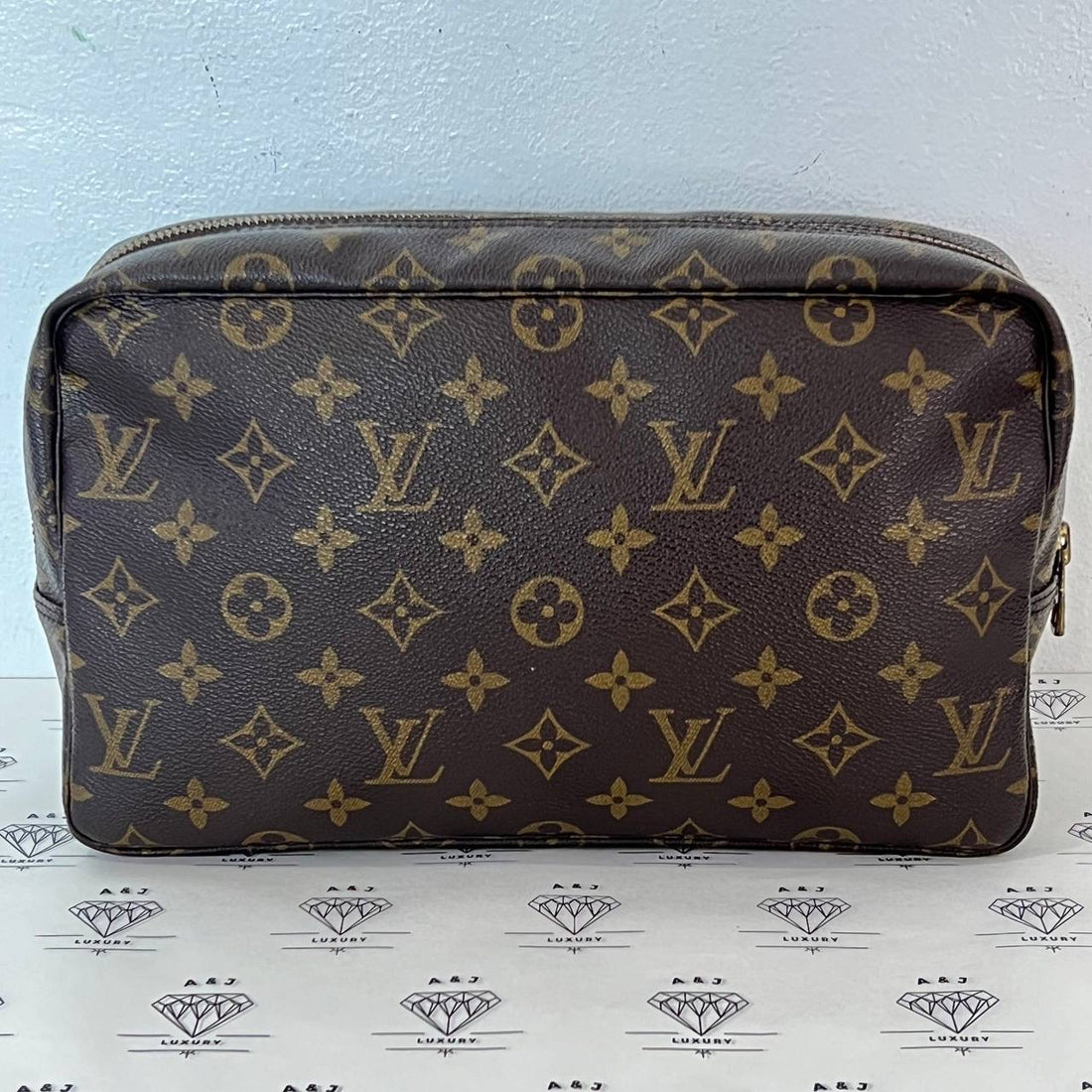 [PRE LOVED] Louis Vuitton Trousse 28 in Monogram Canvass (N00909)