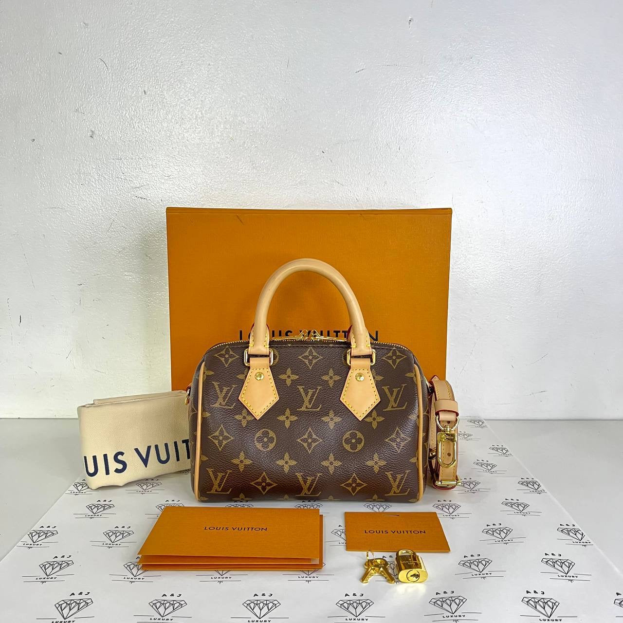 [PRE LOVED] Louis Vuitton Speedy Bandouliere 20 with Vachetta strap in Monogram Canvass (microchipped)