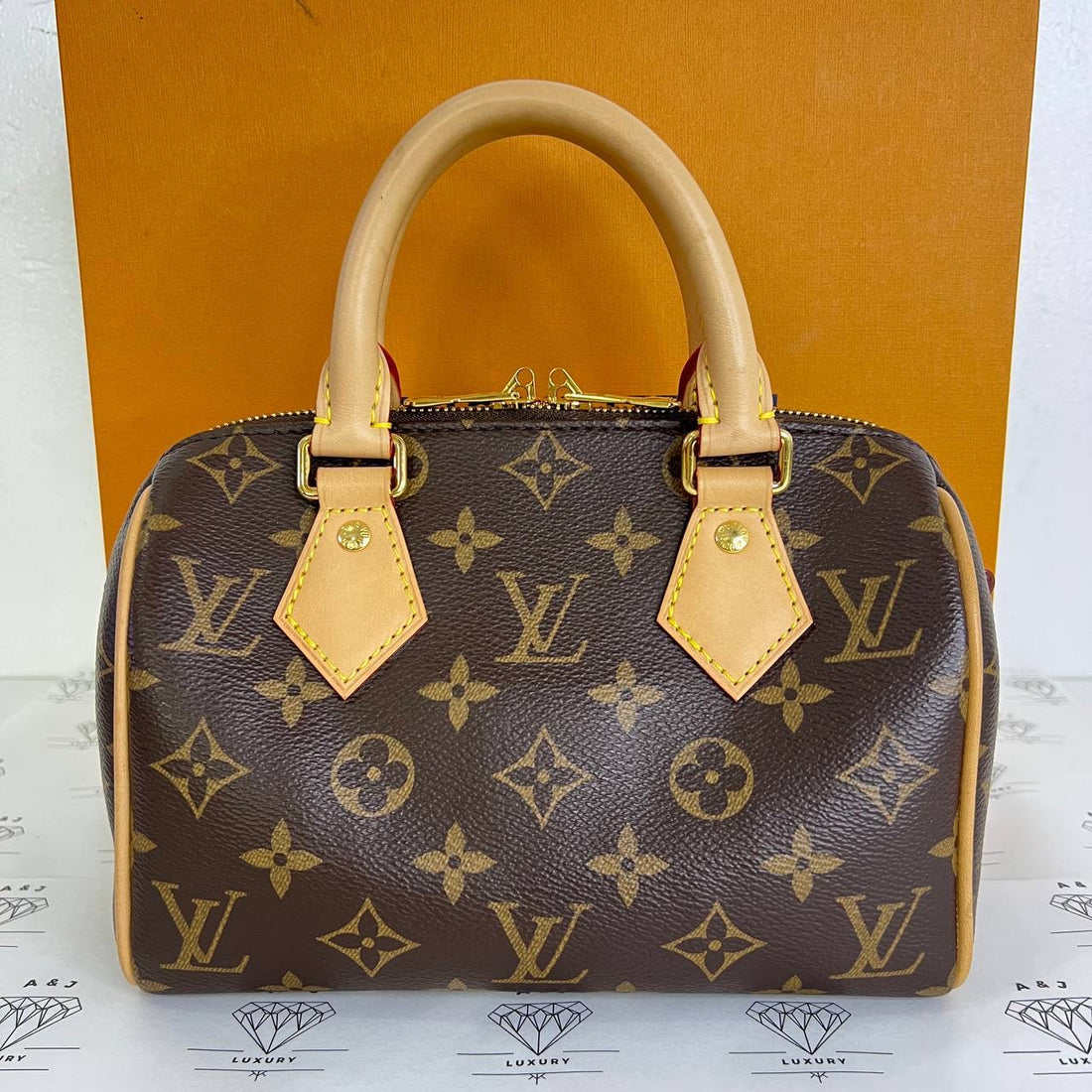 [PRE LOVED] Louis Vuitton Speedy Bandouliere 20 with Vachetta strap in Monogram Canvass (microchipped)