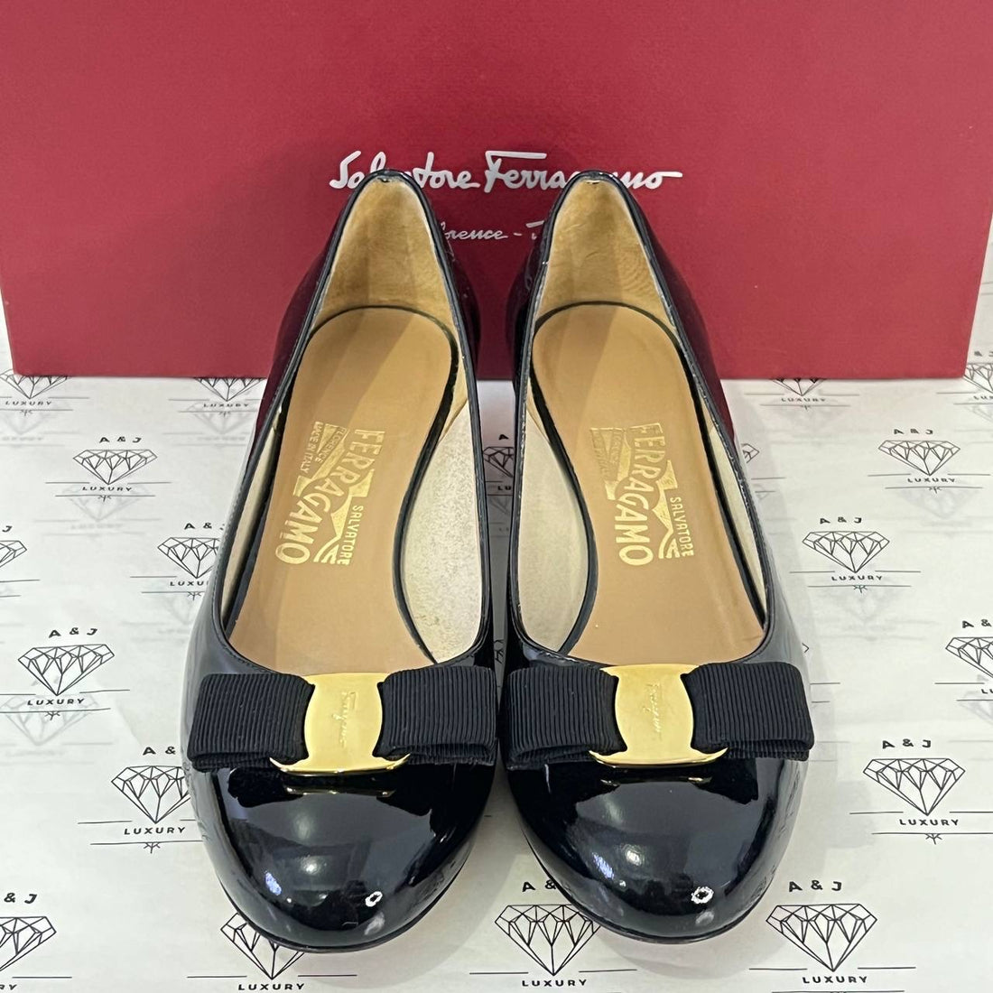 [PRE LOVED] Salvatore Ferragamo Vara Bow in Black Patent Leather Size 7