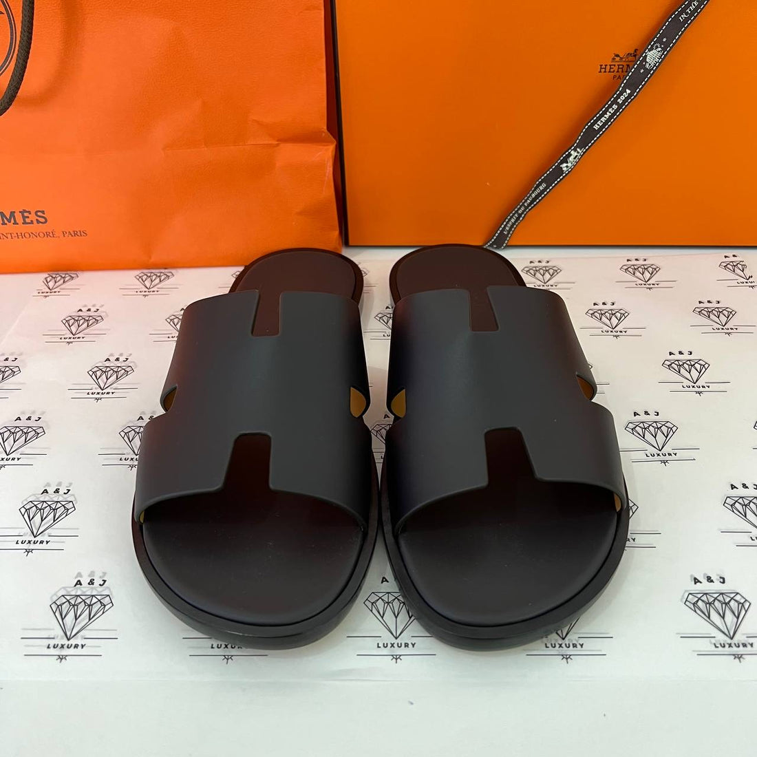 [PRE LOVED] Hermes Izmir in Black Size 43.5EU