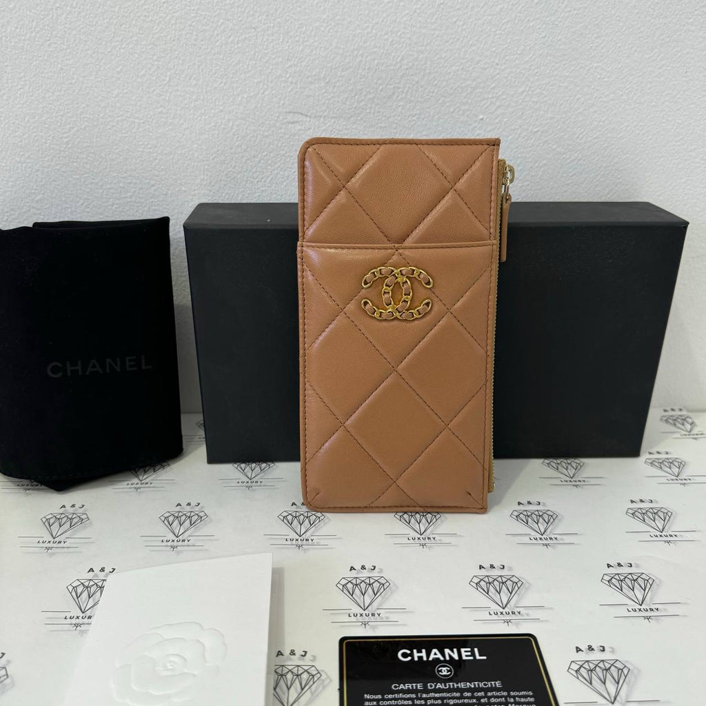 [PRE LOVED] Chanel C19 Phone Holder in Caramel Lamsbkin AGHW (Series 31)