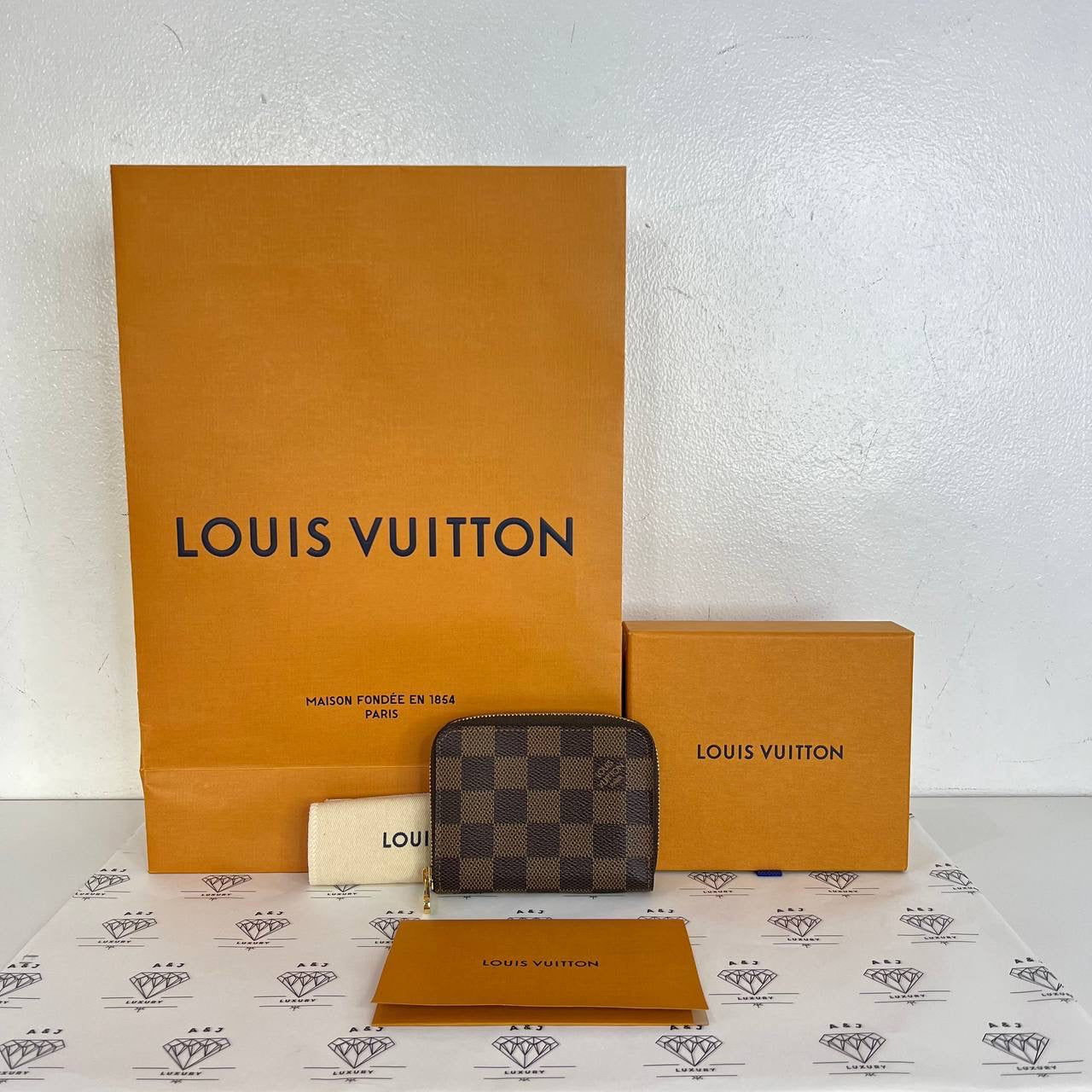 [PRE LOVED] Louis Vuitton Zippy Coin Purse in Damier Ebene Canvass (microchipped)