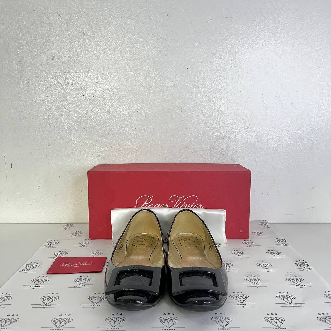 [PRE LOVED] Roger Vivier Gommette Ballerina Flats in Black Size 39.5EU