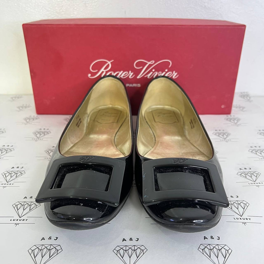[PRE LOVED] Roger Vivier Gommette Ballerina Flats in Black Size 39.5EU