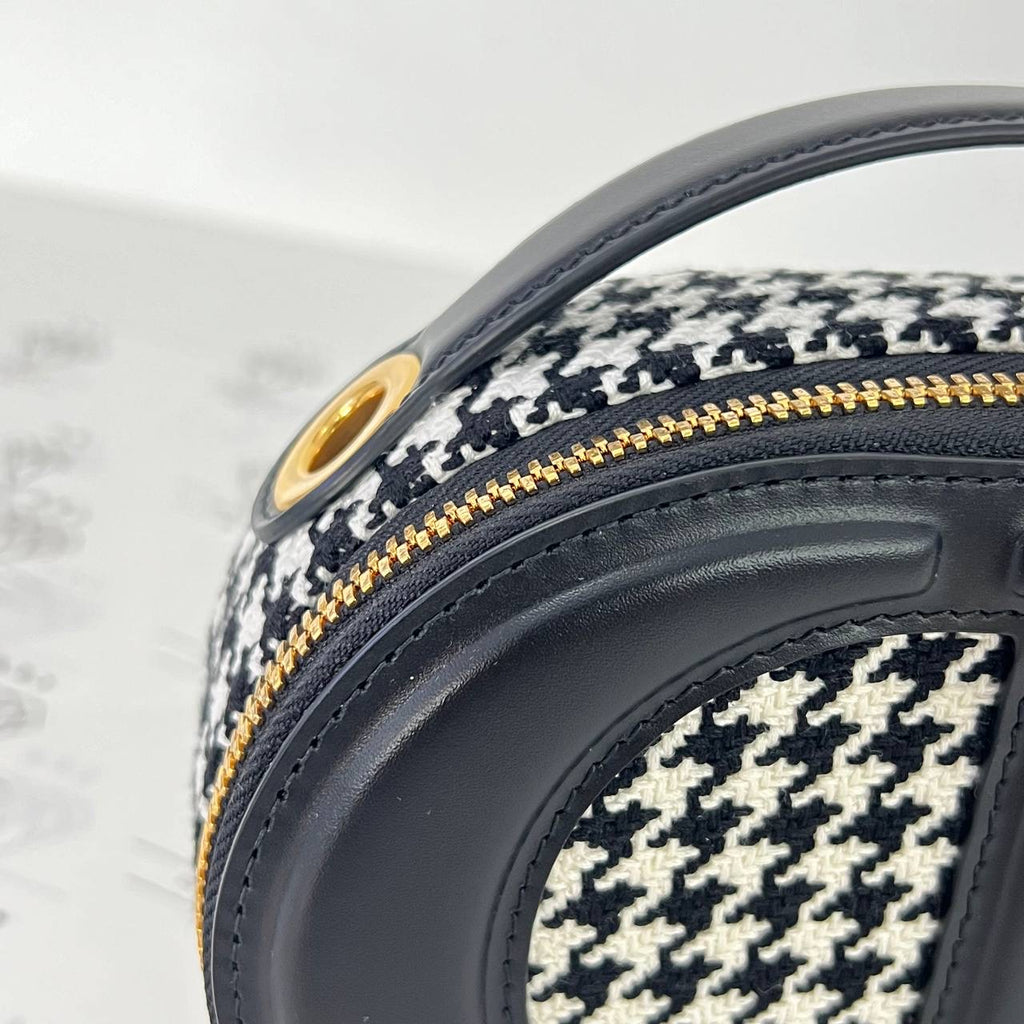 [PRE LOVED] Chanel Classic Mini Square in Silver Chevron Caviar Leather SHW (Series 22)