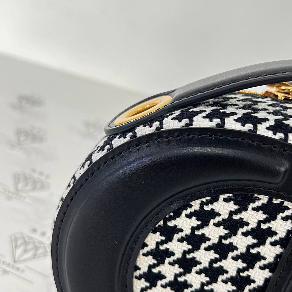 [PRE LOVED] Chanel Classic Mini Square in Silver Chevron Caviar Leather SHW (Series 22)