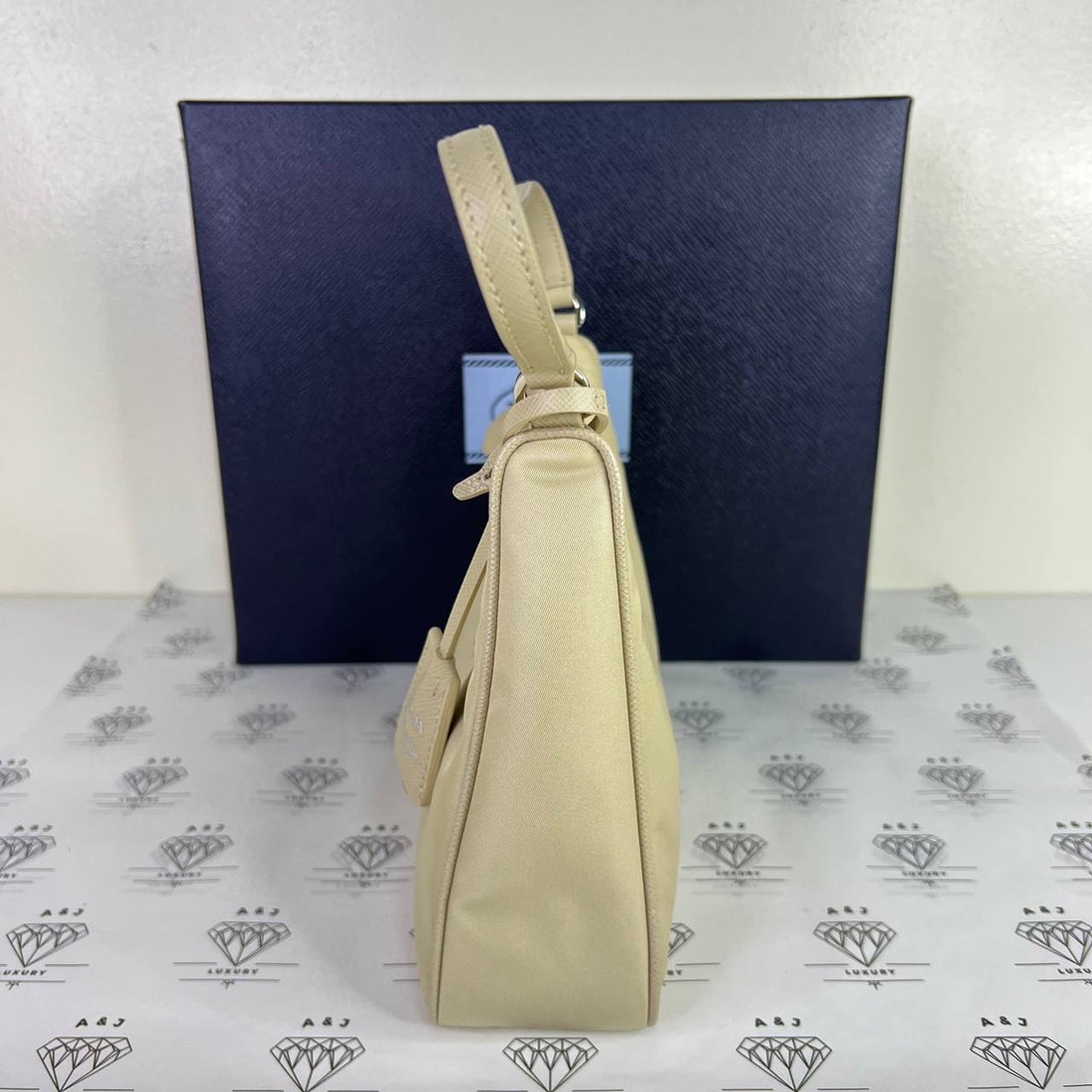 [PRE LOVED] Prada Re-edition 2005 Shoulder Bag in Beige Nylon SHW