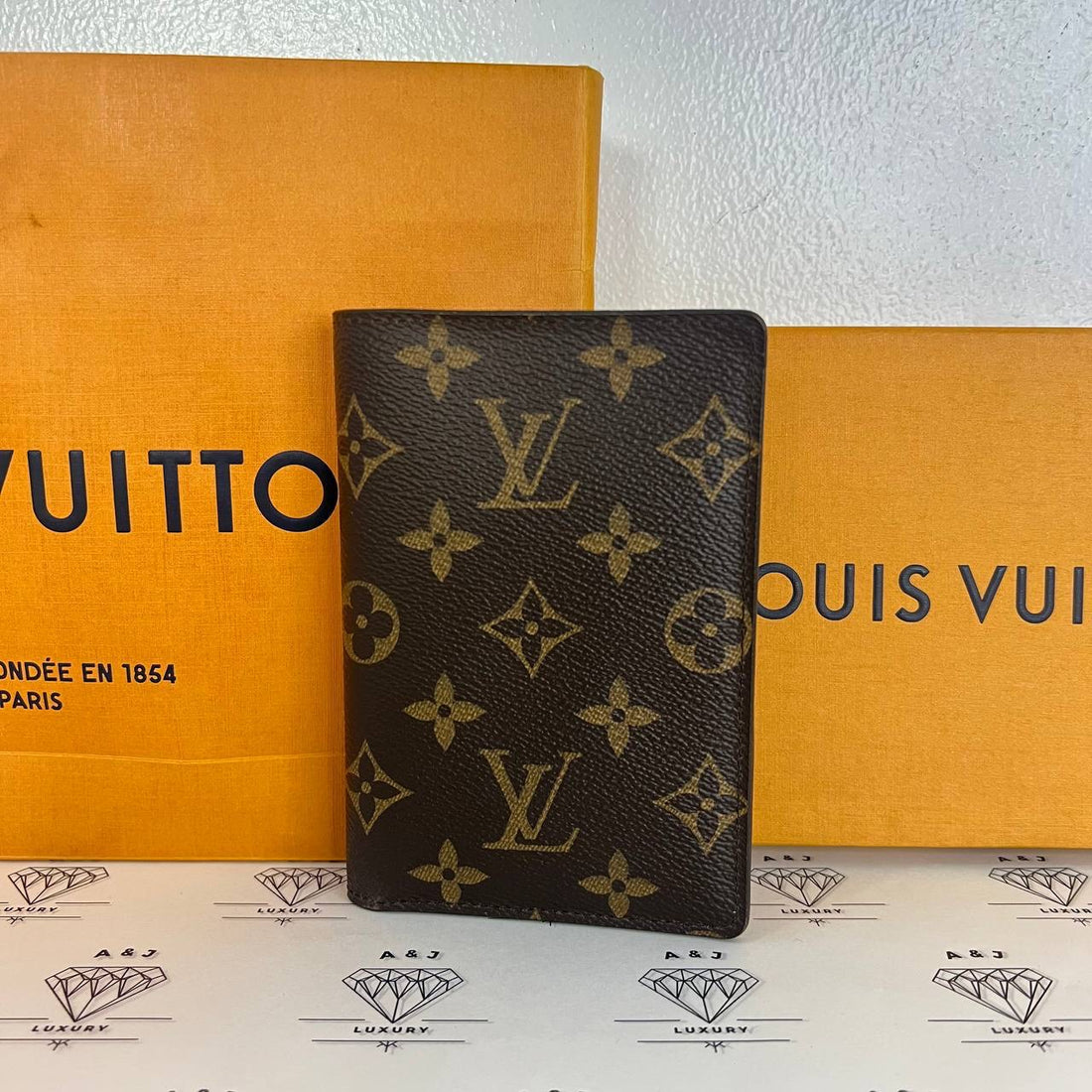 [PRE LOVED] Louis Vuitton Passport Holder in Monogram Canvass (MB4196)