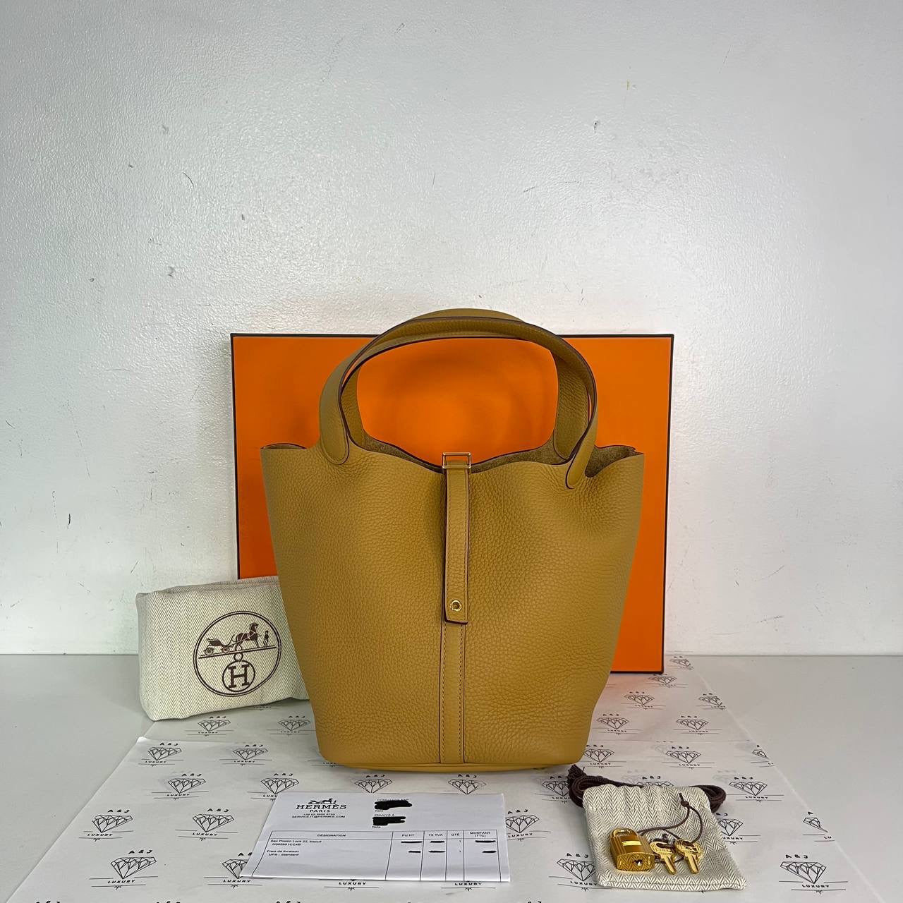 [BRAND NEW] Hermes Picotin 22 in Biscuit Clemence Leather GHW (Stamp B - 2023)