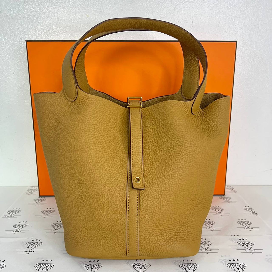 [BRAND NEW] Hermes Picotin 22 in Biscuit Clemence Leather GHW (Stamp B - 2023)