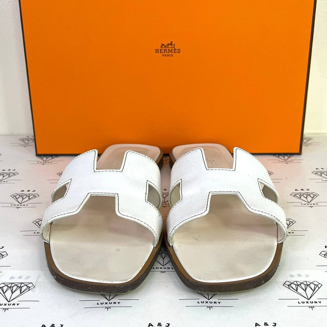 [PRE LOVED] Hermes Oran Sandals in White Size 39EU