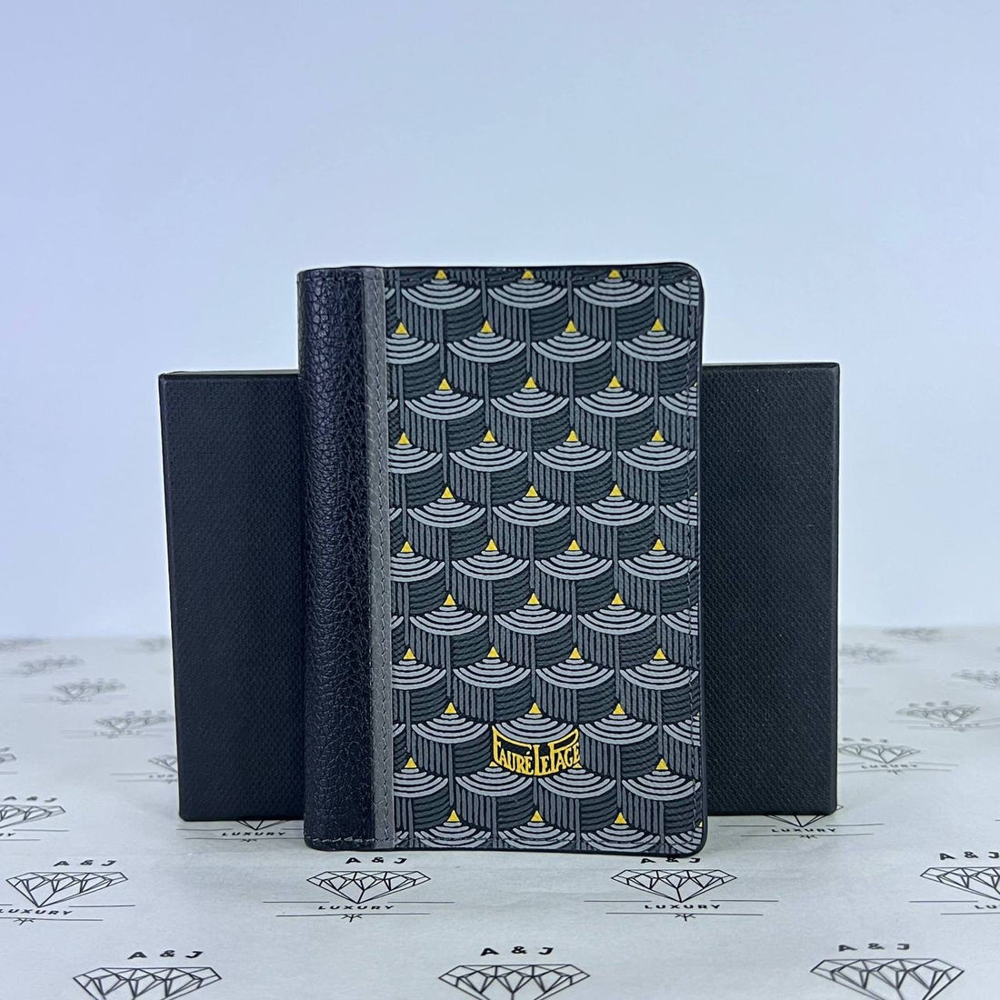 [PRE LOVED] Faure Le Page Etendard Passport Cover in Gray/Black Scale