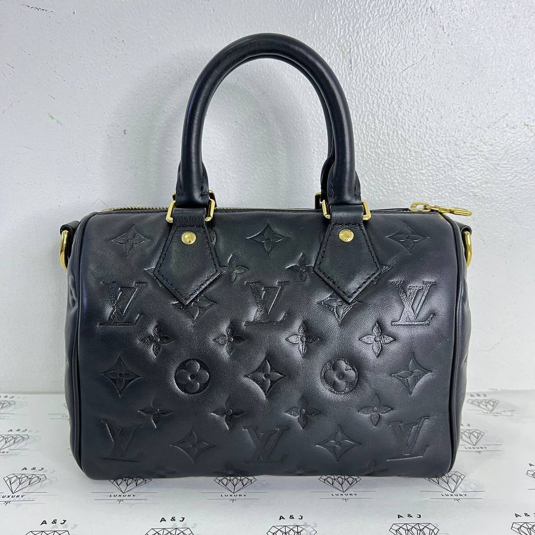 [PRE LOVED] Louis Vuitton Speedy Bandouliere 22 in Black GHW (microchipped)