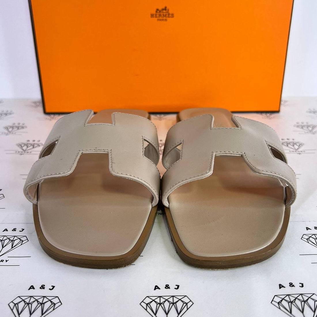 [PRE LOVED] Hermes Oran Sandals in Camel Size 39EU